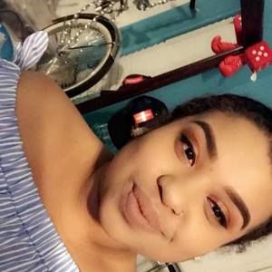 Meet your Posher, Alejandra